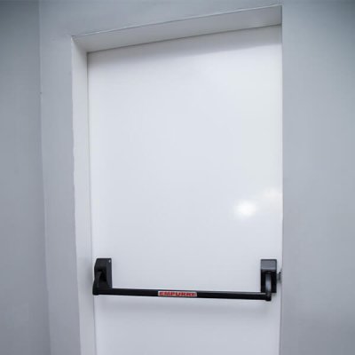 Porta Corta Fogo Simples P90 com Barra Antipânico