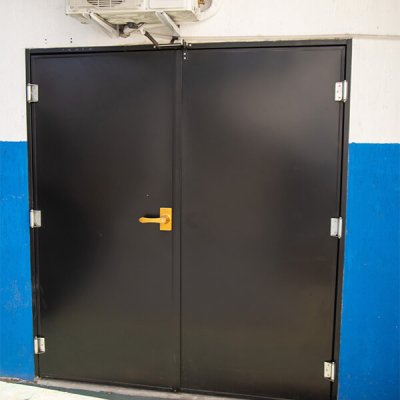 Porta Dupla Resistente ao Fogo Preta